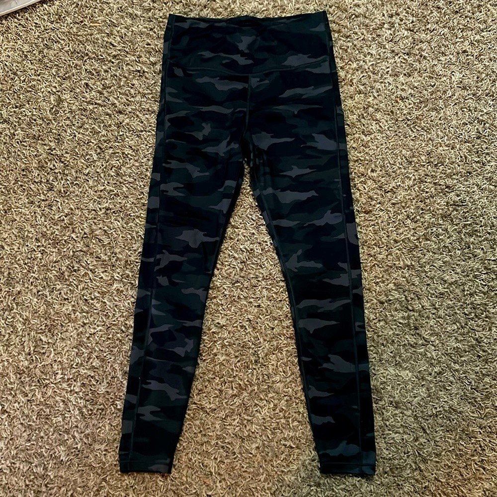 Athleta Ultimate Camo 7/8 Tight - Medium tall